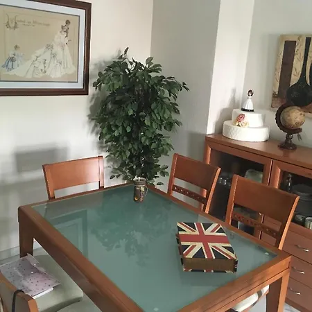Apartamento De 3 Dormitorios - Cerca Del Puerto Y La Playa *