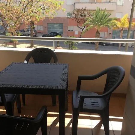 Apartamento De 3 Dormitorios - Cerca Del Puerto Y La Playa *